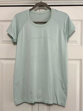 Lululemon Swiftly Tech Short Sleeve 2.0 Shirt Hip Length Light Green Size 14 EUC